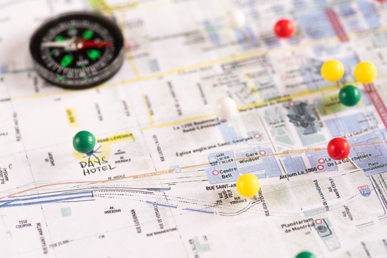 mempersiapkan itinerary liburan
