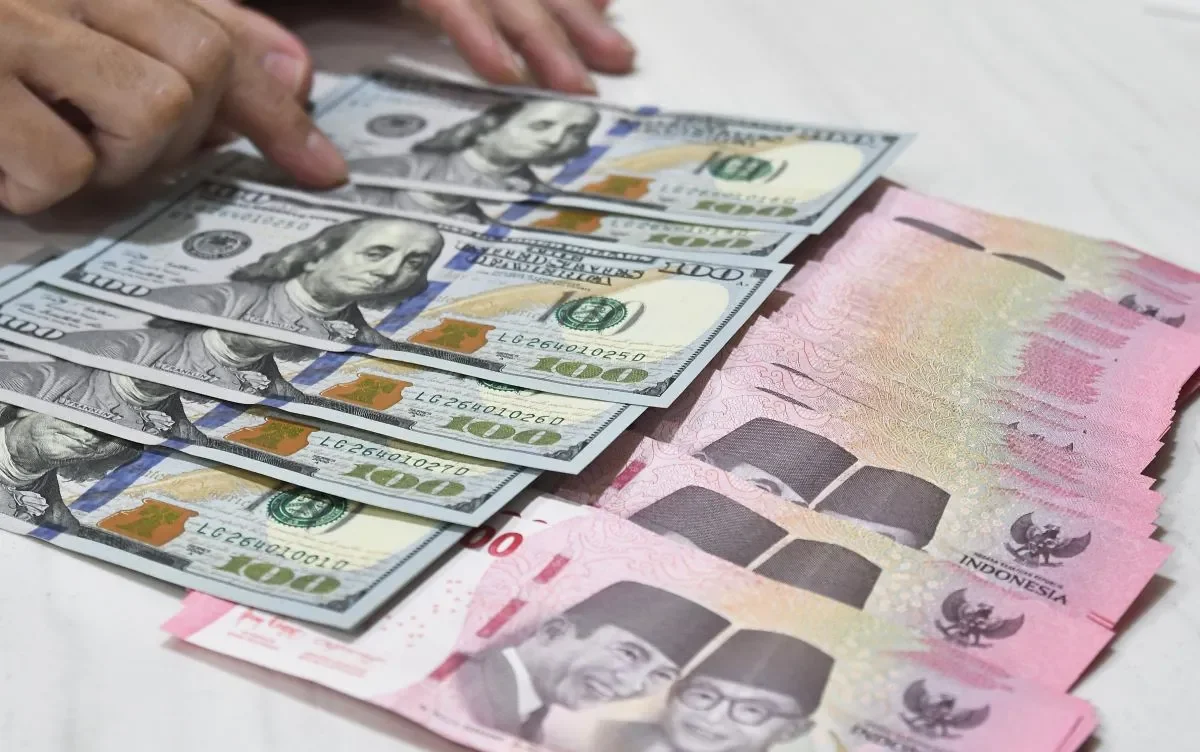 Dampak Perang Dagang, Rupiah Melemah di Tengah Tekanan Global