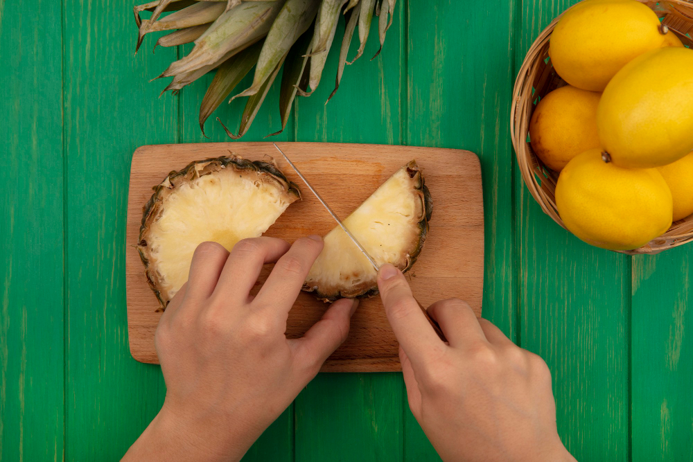 Tips Mengupas Nanas dengan Mudah, Cepat, dan Nggak Bikin Ribet!