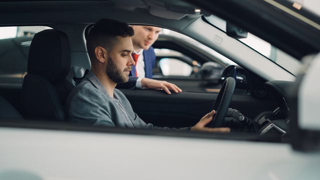 bisnis pelatihan mengemudi mobil