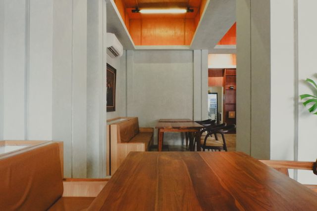 meja kayu lebar